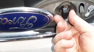 Comment ouvrir le capot dune Ford Kuga [upl. by Dnomse821]