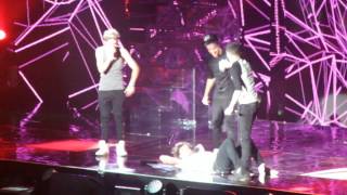 Louis Tomlinson falls on stage One Direction  Kiss You Adelaide Australia 2013 [upl. by Morley715]