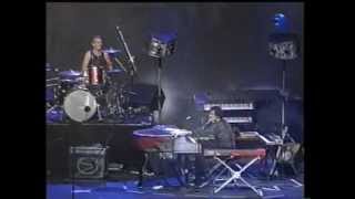 Charly Garcia y Fabiana Cantilo  Demoliendo hoteles Buenos Aires Vivo 3 1999 [upl. by Laenej728]