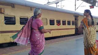 18047 Shalimar to VascodaGama Amaravati Express Arrival amp Departure Samalkot jn Railway Station [upl. by Therine812]