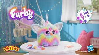 La peluche interactive Furby Tie and Dye est chez Smyths Toys [upl. by Azilem]