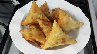 Sambusa how to make easy and delicious sambuus kan ugu fudud uguna macaan [upl. by Amadus934]