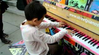 10yearold playing mindblowing piano  Millennium Bridge London Musical Half Marathon [upl. by Kain865]