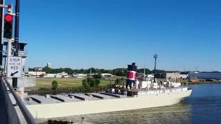 Drawbridge in Green Bay [upl. by Mitzl454]