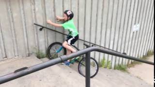 niño se cae en bicicleta  bike fail [upl. by Tija]