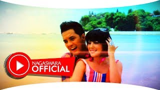 Fatur amp Nadila  Satu Dari Hatiku Official Music Video NAGASWARA music [upl. by Itsa564]