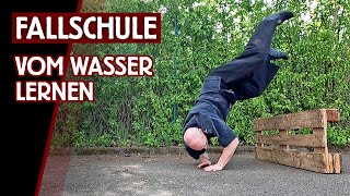 Was sagt mir verschüttetes Wasser beim Abrollen  Fallschule  Ninjutsu lernen [upl. by Westfall769]