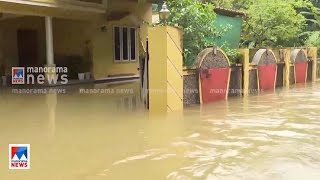 കട്ടിലൊക്കെ ഒഴുകി നടക്കുകയാണ് വീട്ടിലൂടെ ഞങ്ങളെന്നാ ചെയ്യുമെന്നാ Kottayam  Rain [upl. by Selima38]