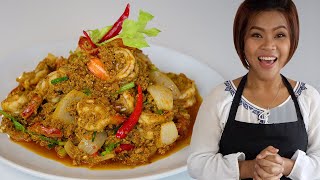 Gebratenes Gelbes Curry Rezept 😲 Meine Thai Freundin kocht [upl. by Kwarteng41]