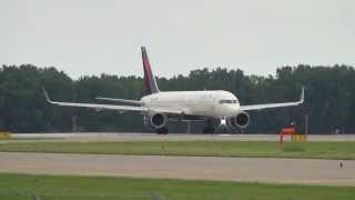 Delta Air Lines Boeing 757232WL Takeoff 17 N667DN Minneapolis International [upl. by Shelden]