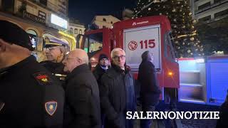 Salerno il ritardo nell’accensione dell’Albero di Natale in Piazza Portanova fa infuriare De Luca [upl. by Pape]