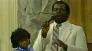 PTL Clubs BeBe amp CeCe Singing quotLord Lift Us Upquot Psalms 23 [upl. by Aerdnaeel]