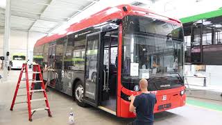 Timelapse bestickering nieuwe RNET Ebusco elektrische bus ConnexxionTransdev NL voor AML en HIJ [upl. by Nomed67]