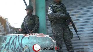 Militares do Exército na Rocinha a procura de armas e drogas [upl. by Akihc]