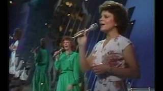 Reba McEntire You Lift Me Up To Heaven [upl. by Destinee885]