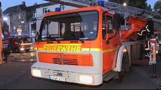 FALSCHPARKER BLOCKIEREN DIE FEUERWEHR  Dachstuhlbrand  Vollbrand  Brandbekämpfung  Neuss [upl. by Valma]