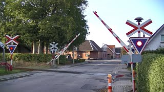 Spoorwegovergang Skibbild DK  Railroad crossing  Jernbaneoverskæring [upl. by Idleman579]