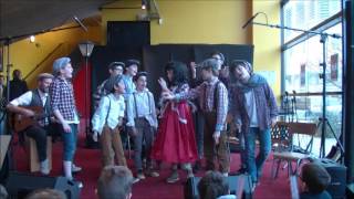 Mme la Marquise Les Petits Chanteurs Des Rues [upl. by Freeborn]