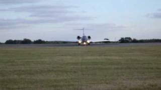 bombardier arriving at luton [upl. by Lemmuela]