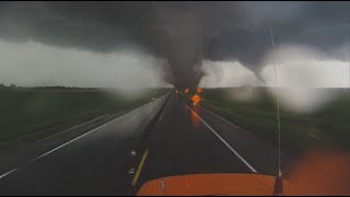 What a real storm chaser thinks of the movie Twisters [upl. by Aesoh]