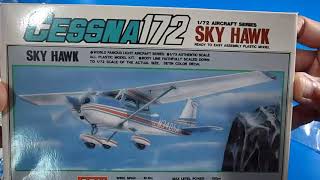 Vintage 172 ARII Cessna 172 Skyhawk model kit box amp sprue review 1992 made in Japan [upl. by Macnamara]