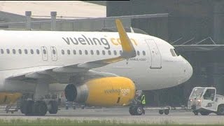 Vueling annule une centaine de vols le gouvernement espagnol furieux [upl. by Naimad]