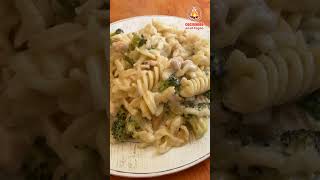 Pasta con pollo y brócoli [upl. by Fredie60]