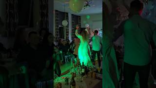 Así 👉Bailan los Daneses Fiesta En Casa💃dinamarca fiesta music shorts viralvideo [upl. by Enahsed]