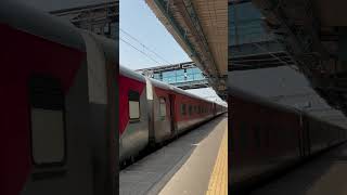 20908  Sayaji Nagari Superfast skipping platform at top speed train railway indianrailways [upl. by Alderson]