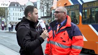 Die rnv erklärt So steigt man am Heidelberger Bismarckplatz barrierefrei um [upl. by Trilley]