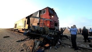 Egypte collision mortelle entre un train et minibus [upl. by Lambart]