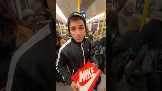 Verschenke Schuhe in der UBahn shorts [upl. by Apple]