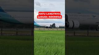 Ratu Langit Garuda Indonesia Boeing 777300 ER pesawat aircraft aviation shorts [upl. by Rahr554]