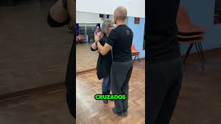 Aprende o lateral cruzado  NA BACHATA [upl. by Manno382]