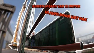 Buizen lossen van 12 meter door het dak met een mobiele torenkraan [upl. by Urbanna]