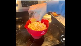 ZULAY SILICONE POPCORN POPPER REVIEW  Delicious Hot Popcorn in Minutes [upl. by Kinimod308]