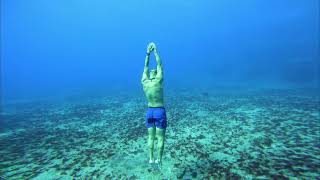 Apnea Bajando 18 metros solamente con unas gafas sin ayuda de aletas ni de cabos [upl. by Naivat110]