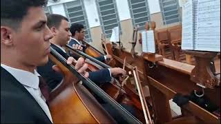 irmãos violoncelistas tocando o hino no calvário da dor [upl. by Bunker970]