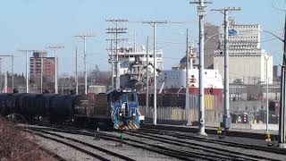 RailPower locomotive au Port de Montréal [upl. by Uokes433]