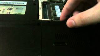 Changer des barrettes de RAM  Astuce ordinateur portable [upl. by Heimlich]