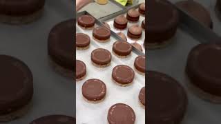 L’ICONIQUE GÂTEAU AU CHOCOLAT DE LYON 🍫 PÂTISSERIE SÈVE chocolatseve gateauauchocolat chocolat [upl. by Annabelle]