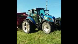 New Holland T4105 beim Ballenpressen mit New Holland 648 Cropcutter [upl. by Niwdog206]