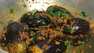 पारंपारीक भरली वांगी Maharashtrian Style  Brinjal Masala  Baingan Masalastuff baigan masala [upl. by Adnwahsar712]