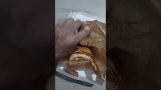 egg twisted burger with melted cheese patty biggies burger [upl. by Nan]