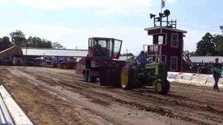 John Deere 520 pulling at Grease Steam and Rust McConnellsburg Pa [upl. by Filberte]