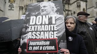 La justice britannique retarde lextradition de Julian Assange [upl. by Ynnol]