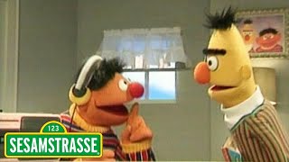 Ernie und Bert Ich versuche zu lesen  Sesamstraße [upl. by Odnala]