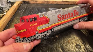 Trying to Detail a Santa Fe Athearn Blue Box Dash 9 Live [upl. by Elgna]