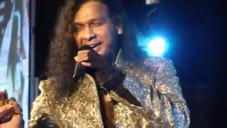 Chhupana Bhi Nahin Aata sung by Vinod Rathod in Kuwait on 12th April 2013mp4 [upl. by Magulac]