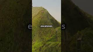 Las misteriosas Haiku Stairs de Hawái La escalera al cielo prohibida 🌄 destinostop datoscuriosos [upl. by Kcira]